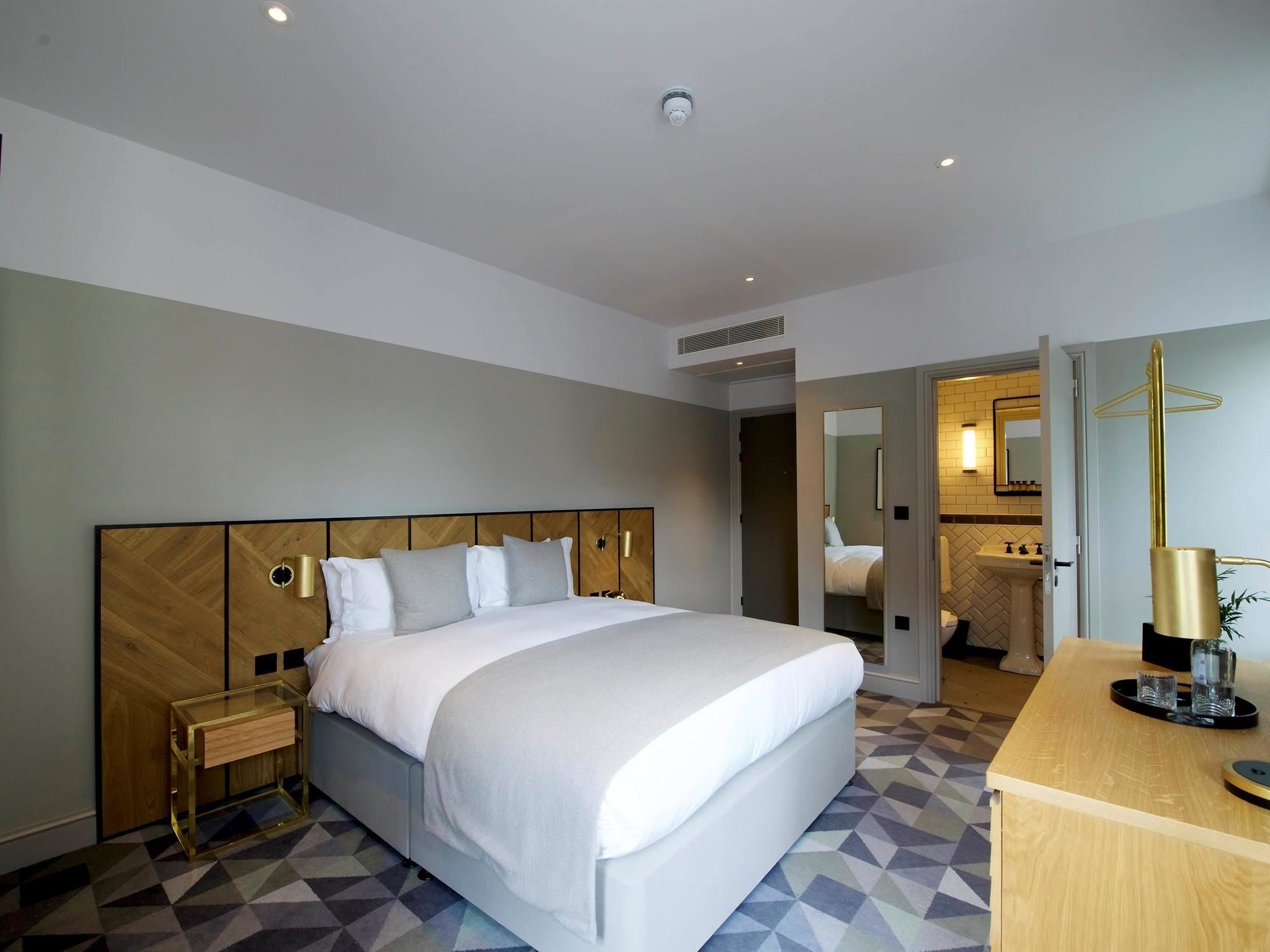 Victory House Leicester Square Лондон Экстерьер фото